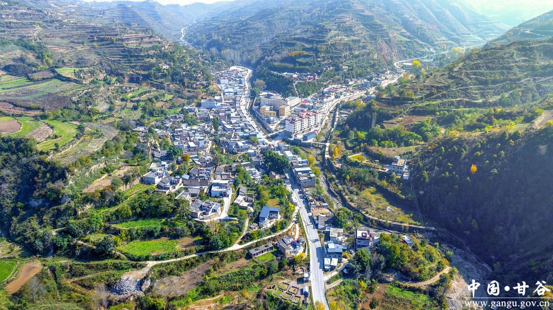 三等奖《寻美灵秀尖山 共绘康养画卷》作者:赵真友 三等奖《寻美灵秀尖山 共绘康养画卷》作者:赵真友