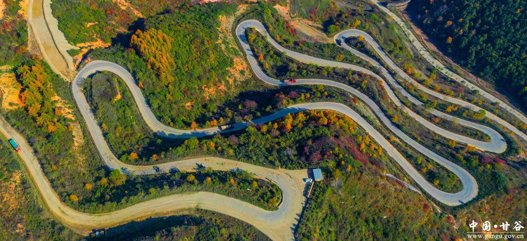 二等奖《通向云瑞的产业路》作者:陈治平 二等奖《通向云瑞的产业路》作者:陈治平