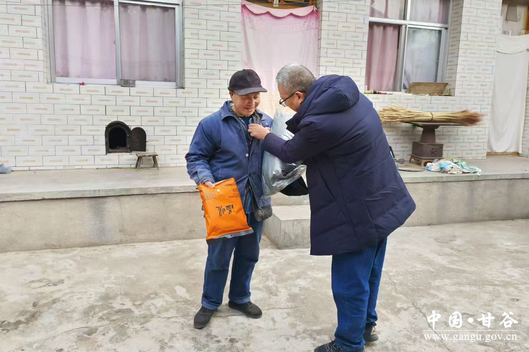 1735892655228099248.jpg 1735892655228099248.jpg