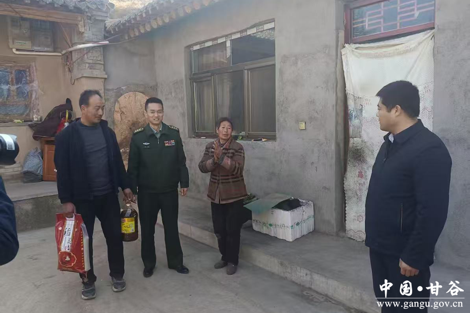 (大庄镇碌碡滩村驻村帮扶工作队开展慰问活动) (大庄镇碌碡滩村驻村帮扶工作队开展慰问活动)