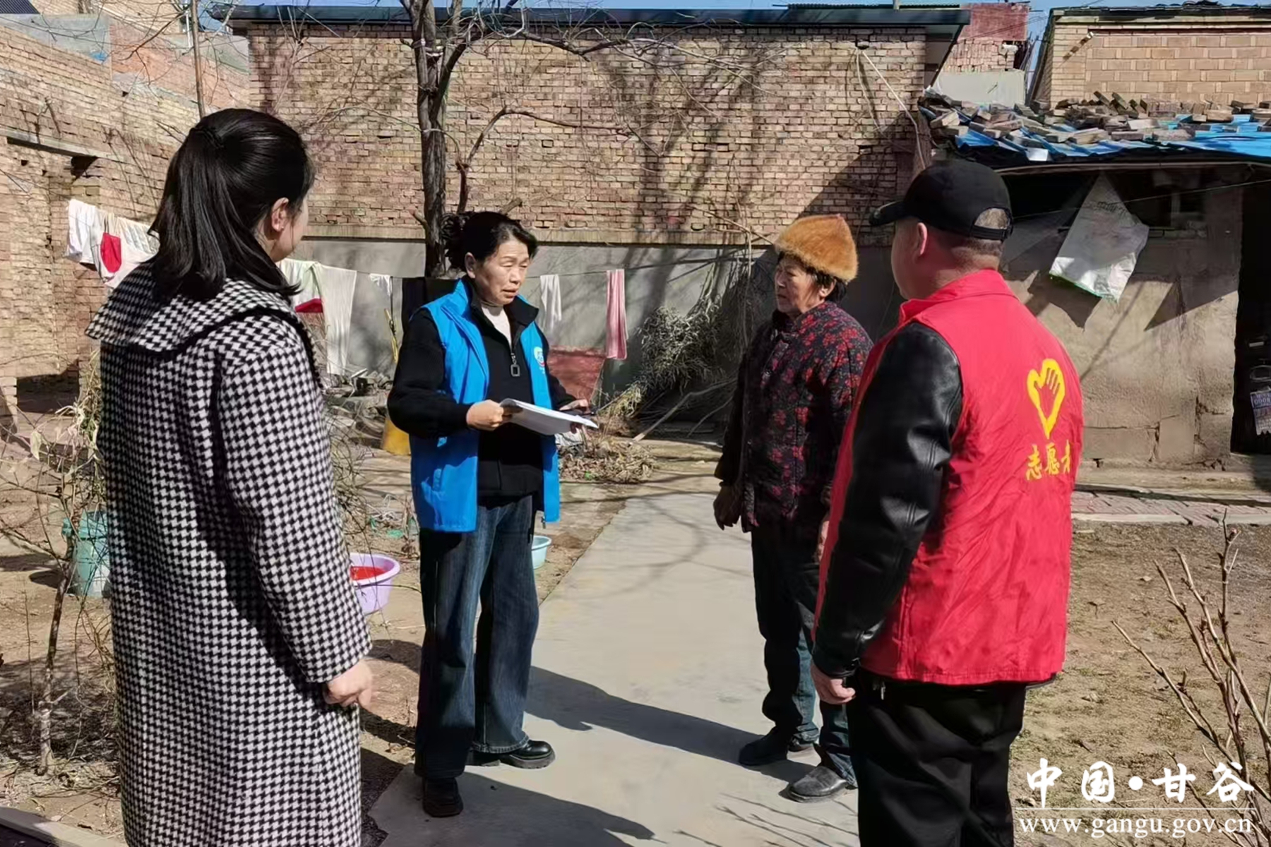 (大像山镇组织驻村帮扶工作队开展“敲门”行动) (大像山镇组织驻村帮扶工作队开展“敲门”行动)