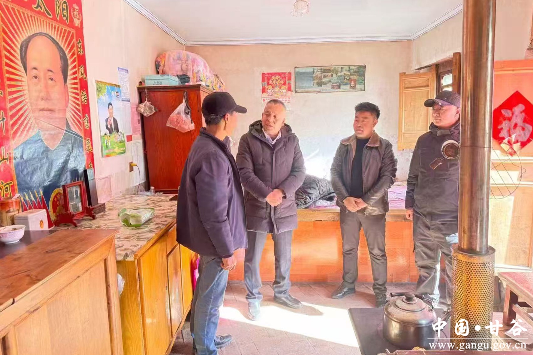 (甘谷县民政局在古坡镇店子村开展“家访”行动) (甘谷县民政局在古坡镇店子村开展“家访”行动)