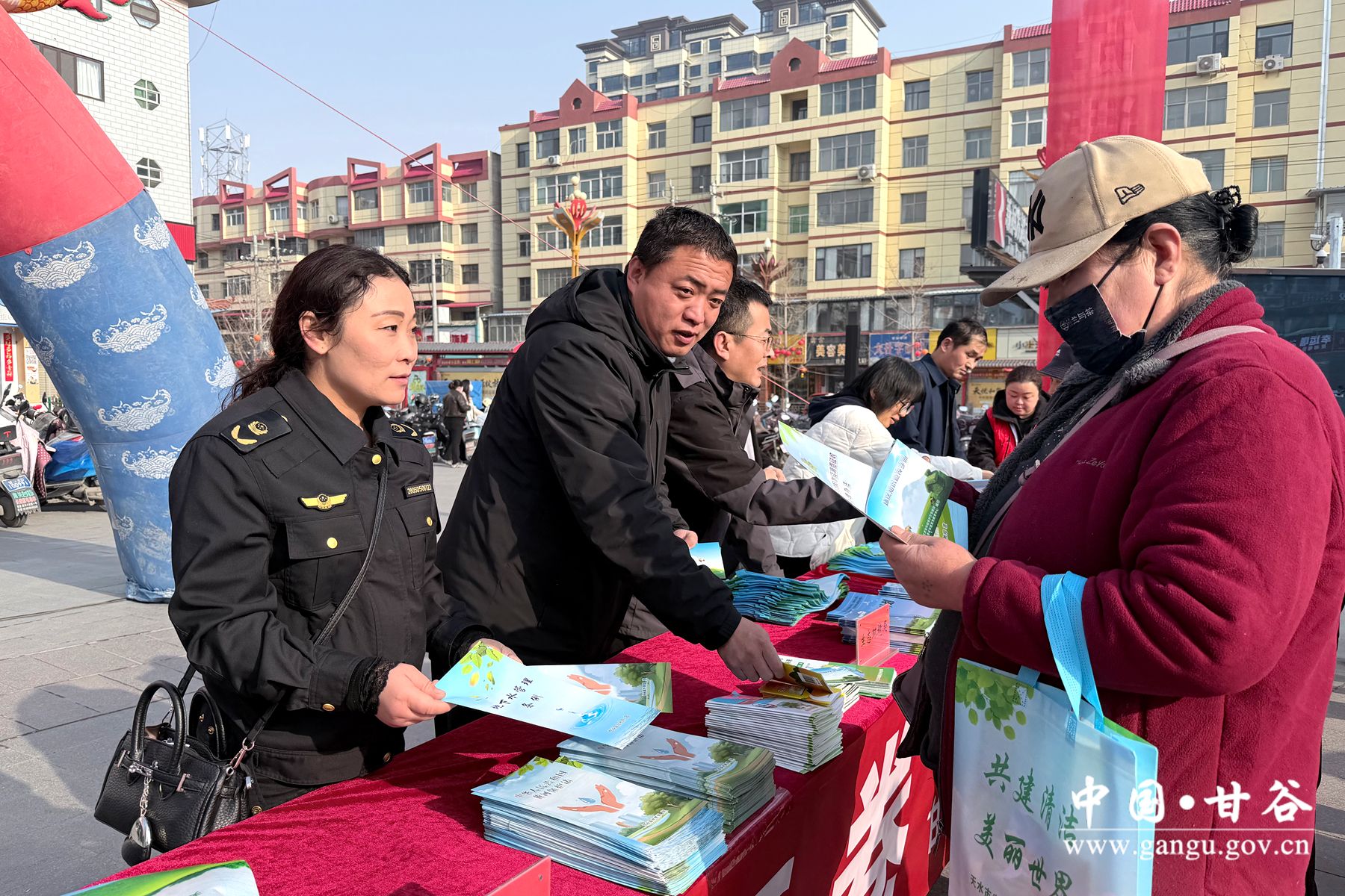 热情接待来访群众_副本 热情接待来访群众_副本