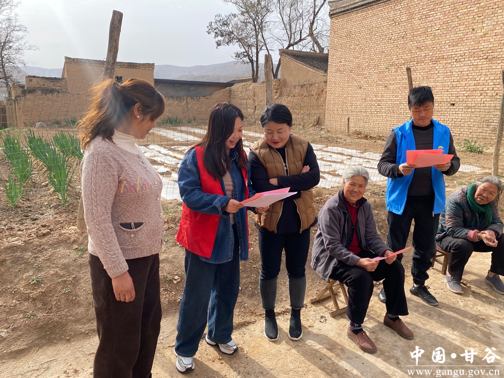 镇柏林沟村新时代文明实践站开展"低碳祭扫 平安清明"宣传活动-甘谷县