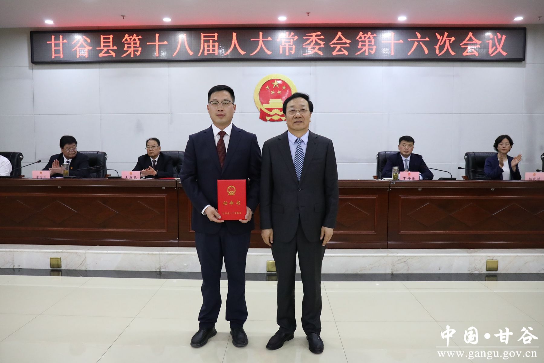 杨帆主持召开甘谷县第十八届人大常委会第十六次会议