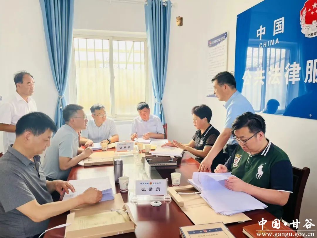 市司法局党组成员,副局长权亚飞,市检察院第三检察部主任董政陪同调研