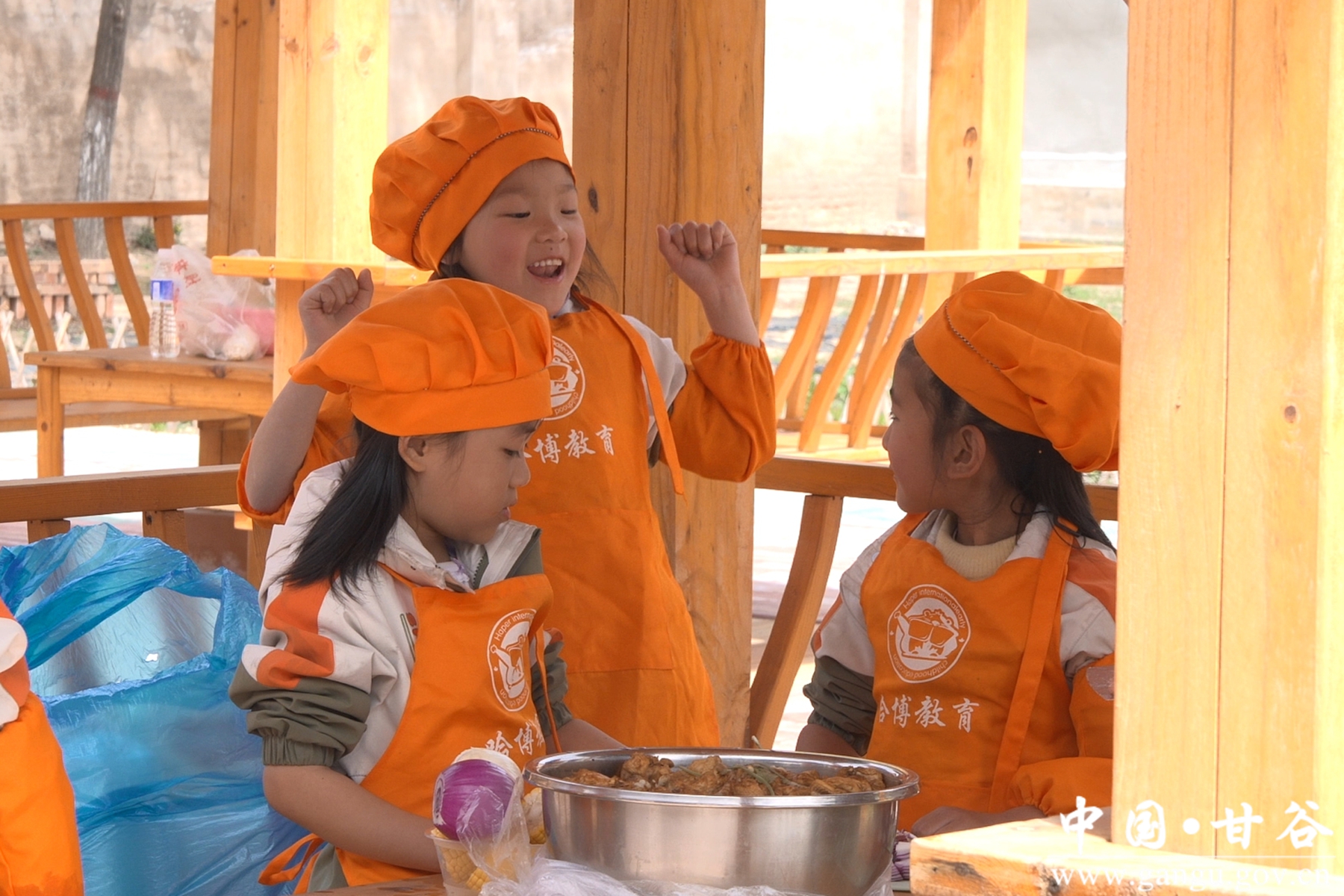 孩子们亲手制作美食 孩子们亲手制作美食