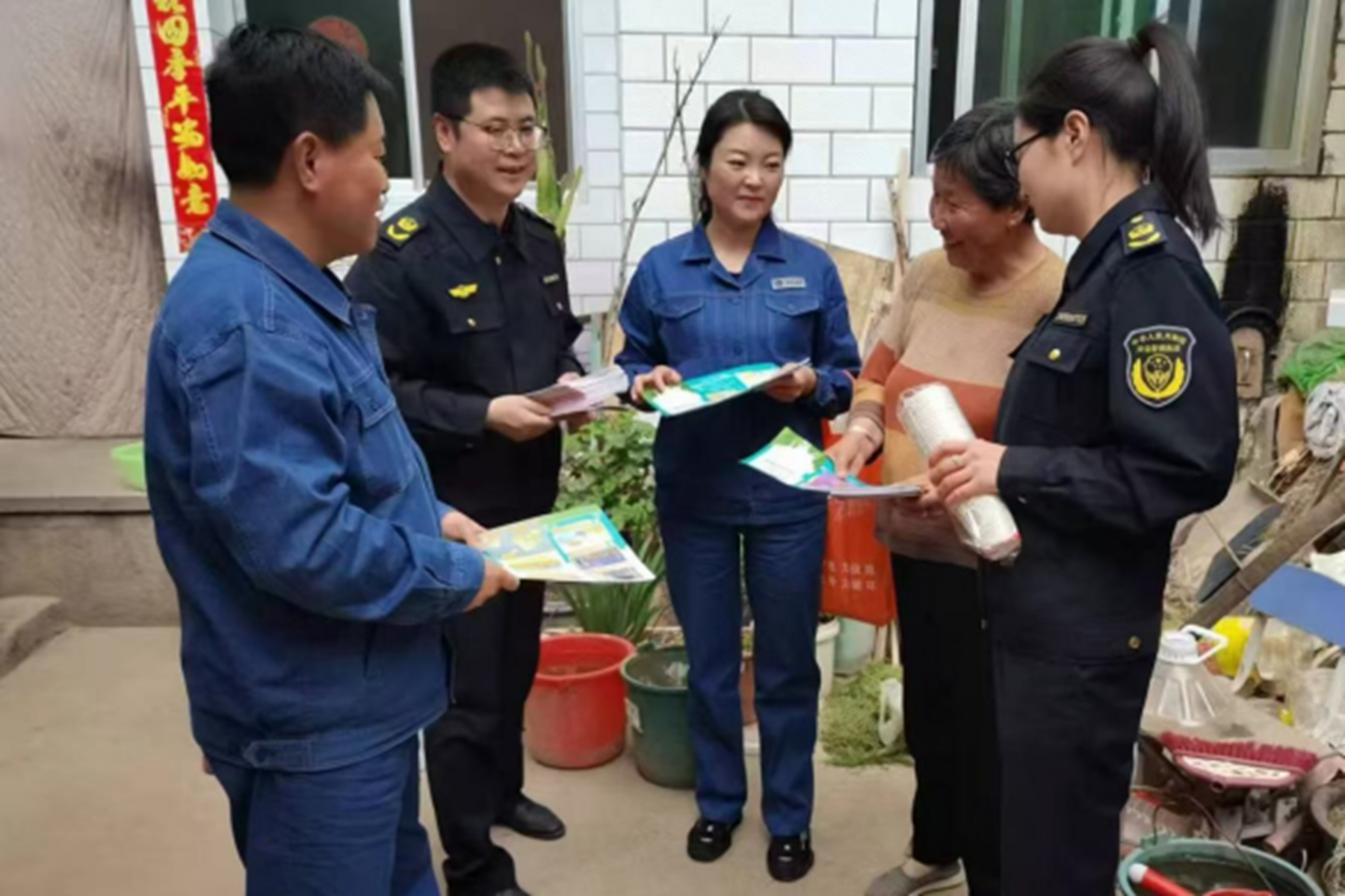 汇聚志愿力量·共建美好社会——甘谷县有序开展“12·5”国际志愿者日系列志愿服务活动1741 汇聚志愿力量·共建美好社会——甘谷县有序开展“12·5”国际志愿者日系列志愿服务活动1741