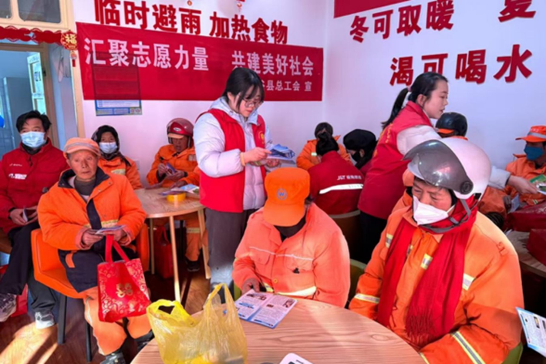 汇聚志愿力量·共建美好社会——甘谷县有序开展“12·5”国际志愿者日系列志愿服务活动240 汇聚志愿力量·共建美好社会——甘谷县有序开展“12·5”国际志愿者日系列志愿服务活动240