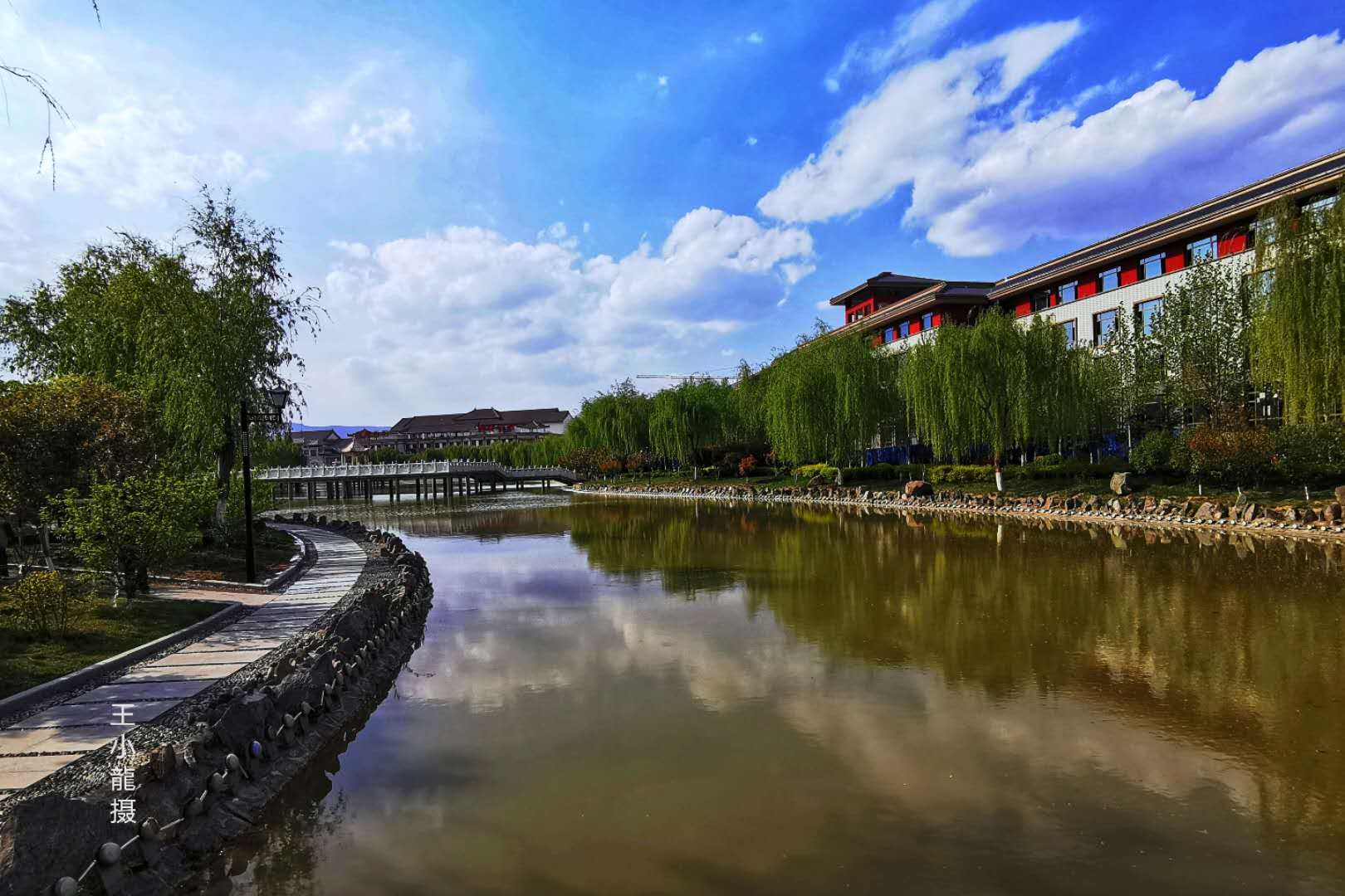 1695695146190004559.jpg 1695695146190004559.jpg